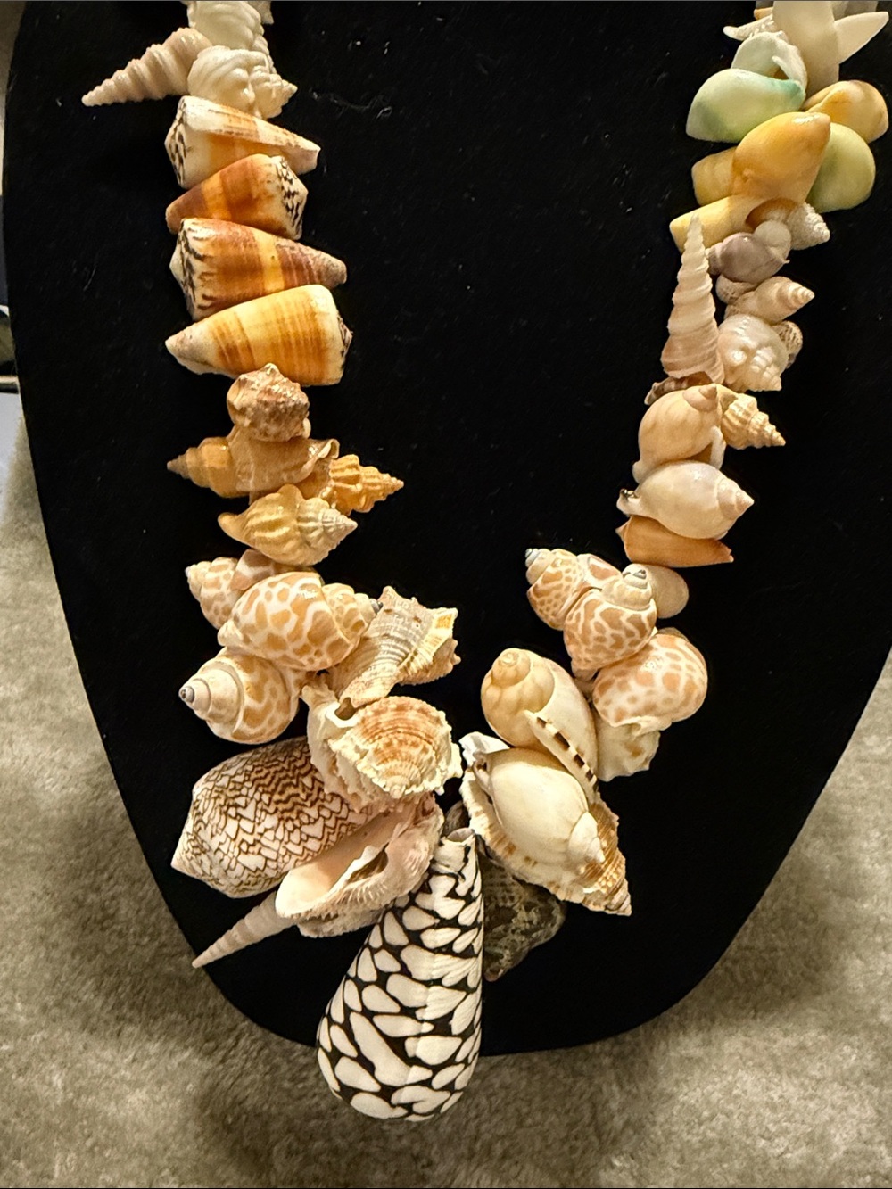 Large Shell Necklace - Picture 4 of 9